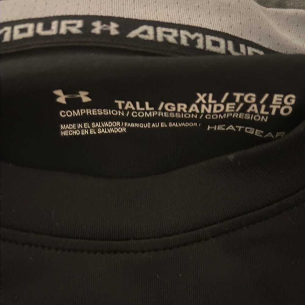 Under Armour Men's Black Long Sleeve Tee with Gray Accents Compression XLT - Picture 2 of 6